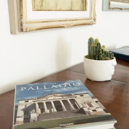 Luminosa Casetta Per Due